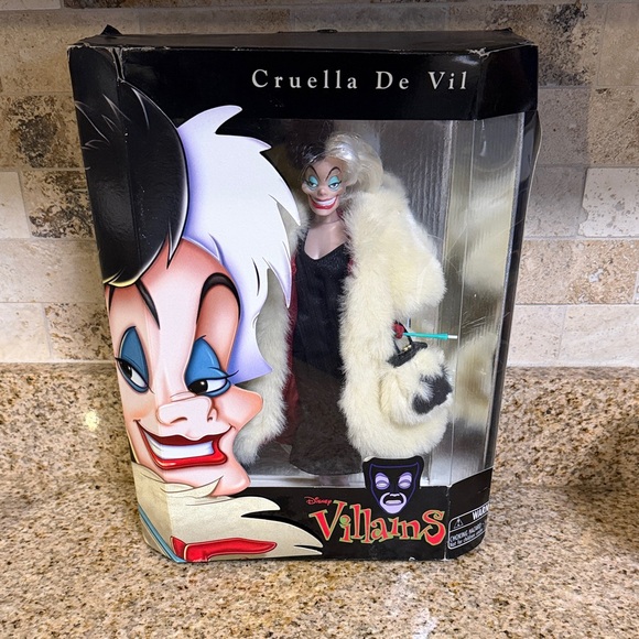 Disney Other - Disney Villains Cruella De Vil 1999 theme park exclusive new in box